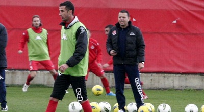 שירזי משקיף על אנטבי באימון הבכורה (דרור רוזנפלד)