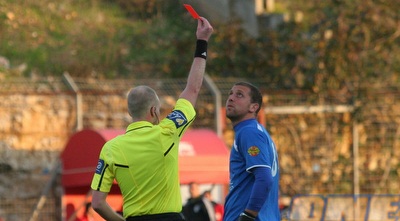 בן הרוש המום משהו מהכרטיס האדום של אלנקווה (עמית מצפה) בן הרוש המום משהו מהכרטיס האדום של אלנקווה (עמית מצפה)