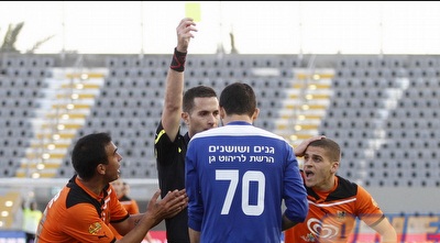 זיו אדלר מוציא ללייבוביץ&acute; צהוב בלבד (יוסי ציפקיס)