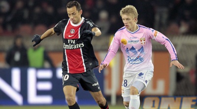 ננה דוהר קדימה, ואס מנסה להגיע (רויטרס)