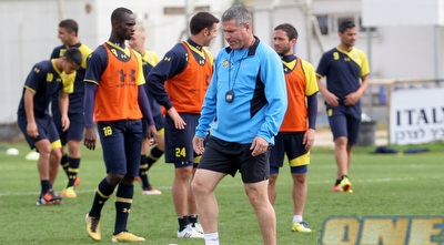 ניר לוין והשחקנים באימון (ליאור טימור)