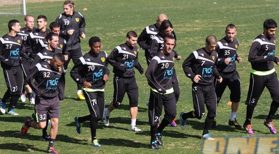 שחקני בית&qout;ר. אווירה לא קלה באימון היום (גיא בן זיו)