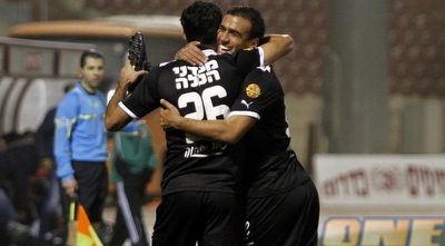 חשבתם שלא יהיה טלפון? שלו מנשה ופדרו גלבאן חוגגים (יוסי ציפקיס) חשבתם שלא יהיה טלפון? שלו מנשה ופדרו גלבאן חוגגים (יוסי ציפקיס)