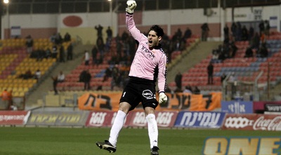 אוהד לויטה באוויר לאחר השער של קבוצתו (יוסי ציפקיס) אוהד לויטה באוויר לאחר השער של קבוצתו (יוסי ציפקיס)