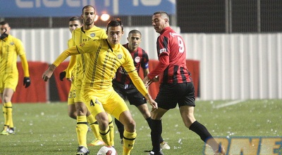 רוברטו פונצ´ץ לפני אדם מזרחי (גיא בן זיו)