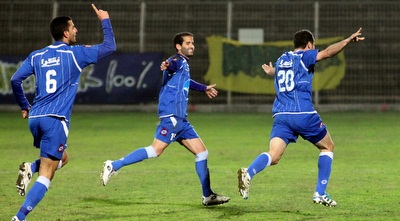 אשרף סולימאן חוגג. א.א. פאחם יוצאת לדרך חדשה (עמית מצפה) אשרף סולימאן חוגג. א.א. פאחם יוצאת לדרך חדשה (עמית מצפה)