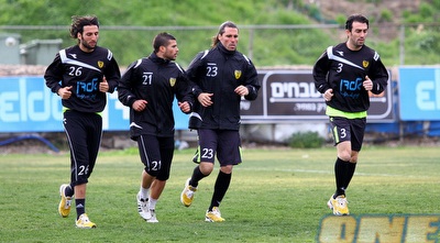 סטיבן כהן באימון: &qout;איפה הייתם כשניצחנו 3 משחקים ברציפות?&qout; (שי לוי) סטיבן כהן באימון: &qout;איפה הייתם כשניצחנו 3 משחקים ברציפות?&qout; (שי לוי)