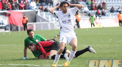 עבדל קאדר מחמיץ מול רפי כהן מצב ענק (גיא בן זיו) עבדל קאדר מחמיץ מול רפי כהן מצב ענק (גיא בן זיו)