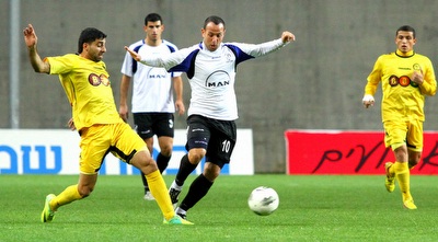 גיא צרפתי עובר את חן עזרא (שי לוי)