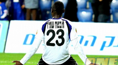 דומיניק וואסי חוגג (שי לוי)