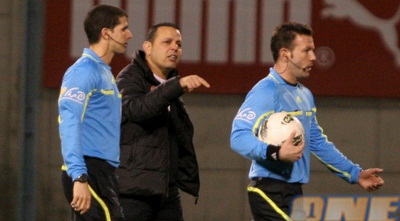 ניצן שירזי מתלונן בפני אוראל גרינפלד (חגי ניזרי)