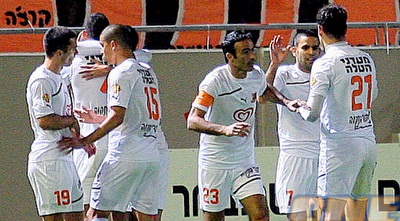 בני יהודה חוגגת את השער של אנדלובו (משה חרמון)