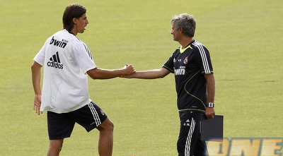 סמי חידרה וז´וזה מוריניו (רויטרס)