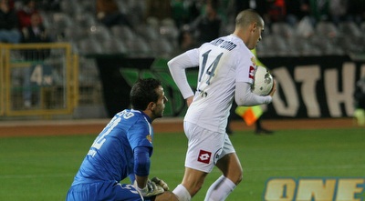 בן חיים לוקח את הכדור לאמצע (עמית מצפה)