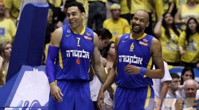 סמית´ ובלו מחויכים בנוקיה (יוסי ציפקיס)