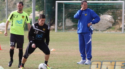 אלי כהן, משה ופרננדס באימון (גיא בן זיו)