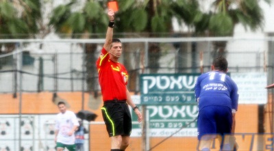 אברטון רואה את הכרטיס האדום (יניב גונן)