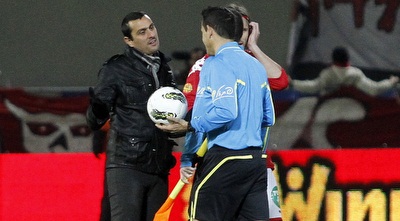 אלימלך בא בטענות לאסף קינן (יוסי ציפקיס) אלימלך בא בטענות לאסף קינן (יוסי ציפקיס)