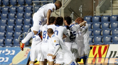 אבוחצירא עם שחקני ק&qout;ש (יוסי ציפקיס)