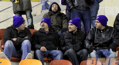 אוהדי מכבי ת&qout;א קופאים ביציע (יניב גונן)