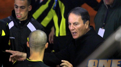 אלי כהן מתדרך את בן שושן (יניב גונן)