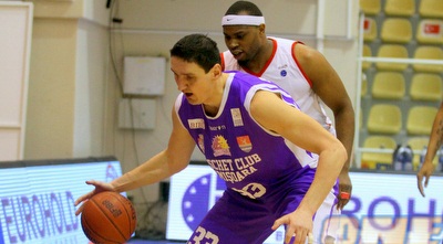 גוז´ף ג´ונס שומר על דן פלטיניסאנו (יניב גונן) גוז´ף ג´ונס שומר על דן פלטיניסאנו (יניב גונן)