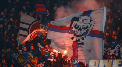 אוהדי באזל בטירוף (רויטרס)