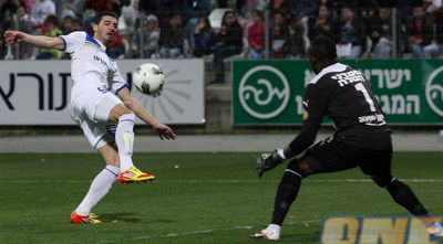 שלומי אזולאי מול דלה איינוגבה (עמית מצפה)