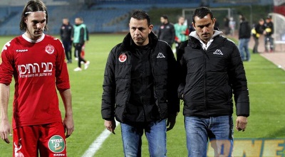 שירזי רתח על שחקניו בחדר ההלבשה (יוסי ציפקיס) שירזי רתח על שחקניו בחדר ההלבשה (יוסי ציפקיס)