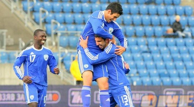 ברוך חוגג בצעירה עם דאבור וסלליך. (משה חרמון) ברוך חוגג בצעירה עם דאבור וסלליך. (משה חרמון)