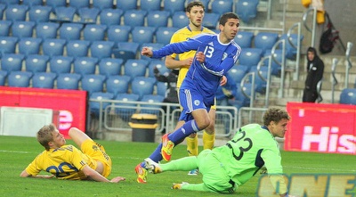 מונס דאבור כובש. גנב את אור הזרקורים (משה חרמון) מונס דאבור כובש. גנב את אור הזרקורים (משה חרמון)