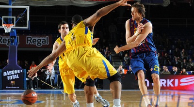 הנדריקס מנסה לעצור את אינגלס (GettyImages)