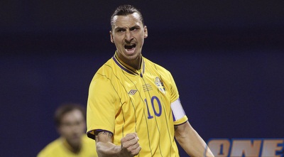 זלאטן איברהימוביץ´ חוגג מול קרואטיה (רויטרס)