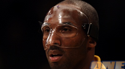 קובי בראיינט והמסכה (GettyImages)