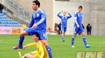 אייל גולסה בתמונה ביזארית. &qout;כל שחקן שואף לנבחרת&qout; (משה חרמון)