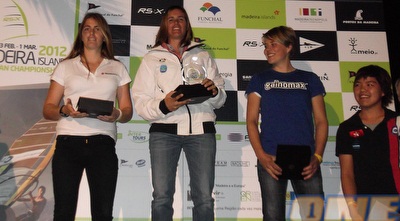 מעיין דוידוביץ´ על הפודיום (איגוד השייט) 