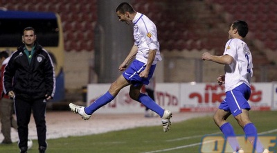 I am floating on air (יוסי ציפקיס)