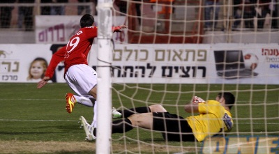 לוטם זינו כובש ורץ לחגוג (יוסי ציפקיס) לוטם זינו כובש ורץ לחגוג (יוסי ציפקיס)