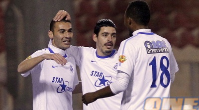 עידן שריקי והחברים לאחר הגול (יוסי ציפקיס)