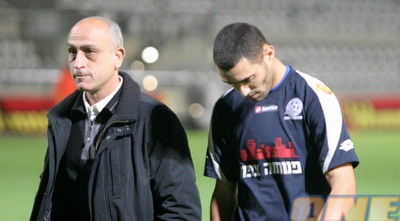 עומר גולן ומשה סיני. גם החלוץ ברשימת הפצועים (חגי ניזרי) עומר גולן ומשה סיני. גם החלוץ ברשימת הפצועים (חגי ניזרי)