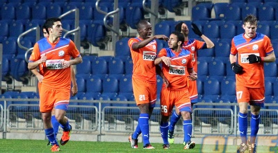 שחקני ראשל&qout;צ חוגגים. חזרו לחיים (שי לוי)