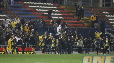 בית&qout;ר חוגגת (גיא בן זיו)