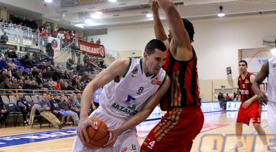 שון לבנובסקי נעצר על ידי ג´ון תומאס (יוסי ציפקיס) שון לבנובסקי נעצר על ידי ג´ון תומאס (יוסי ציפקיס)