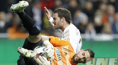 קאסייה בולם את היגוואין (רויטרס) קאסייה בולם את היגוואין (רויטרס)