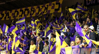 אוהדי הפועל חולון. לא מפסיקים לשיר (שי לוי)