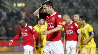 יגאל אנטבי תופס את הראש (יוסי ציפקיס)