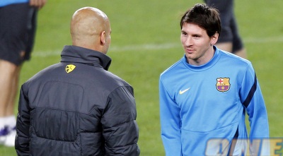 מסי עם גוארדיולה. ברצלונה תחפש הכרעה מהירה (רויטרס)