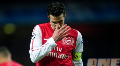 רובין ואן פרסי מאוכזב. משחק נהדר של התותחנים לא הספיק (GettyImages) רובין ואן פרסי מאוכזב. משחק נהדר של התותחנים לא הספיק (GettyImages)