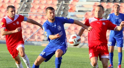 אקקי מיקוצ´דזה במאבק עם בוקסנבוים (יניב גונן)