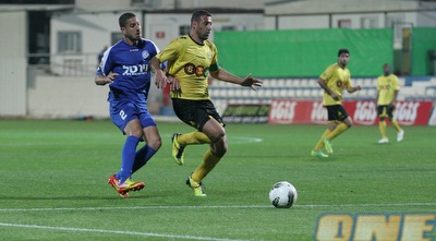 אחמד סבע נאבק בעשהאל בן שבת (ליאור טימור)